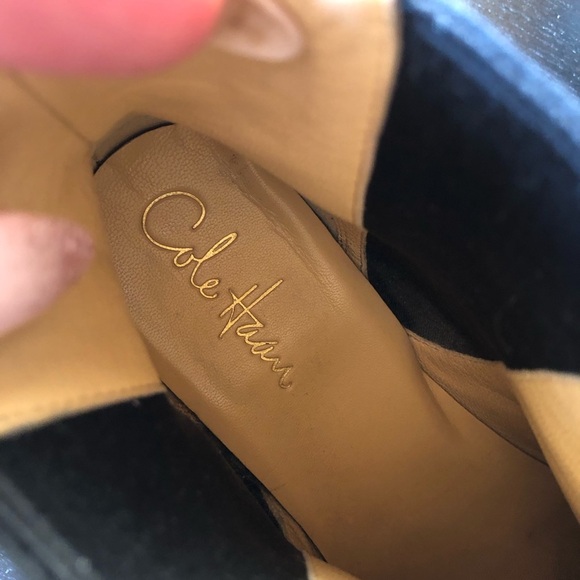 Cole Haan black suede pull on ankle boot kitten heel cross design front 7.5 - Picture 3 of 9